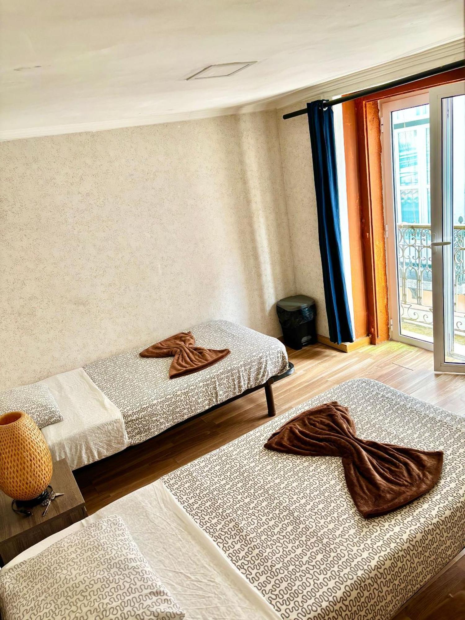 Guest house In - 7lisbon Downtown Private Bedroom With Balcony *